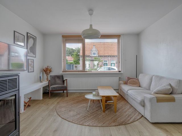 Burg van Poppelstraat 49, Gilze