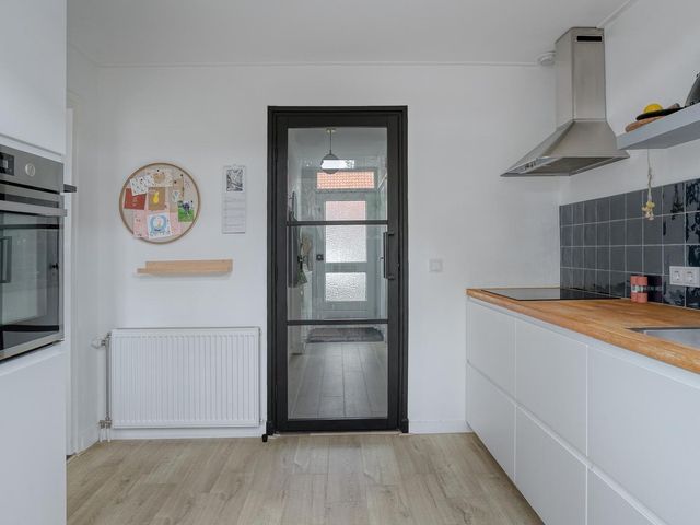 Burg van Poppelstraat 49, Gilze