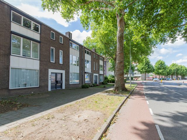 Henri Hermanslaan 44, Geleen