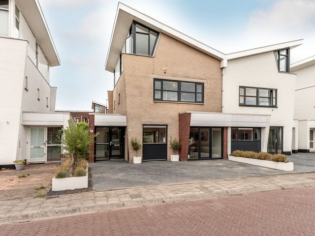 Uitdamstraat 9, Lelystad
