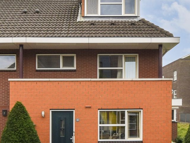 Rodelindalaan 38, Nieuw-Vennep