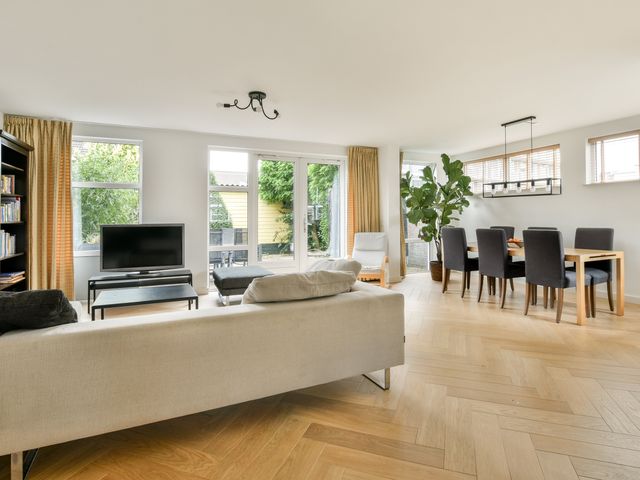 Rodelindalaan 38, Nieuw-Vennep