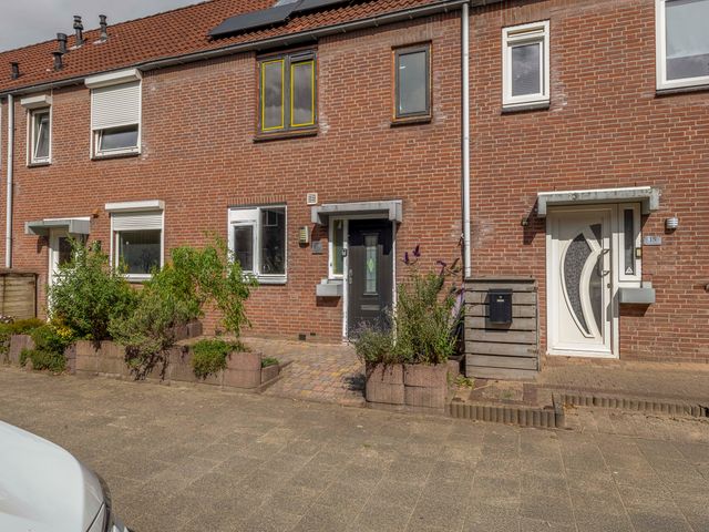 Steenbok 13, Hellevoetsluis