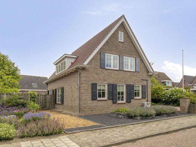 Van Zeylstraat 4, Oud-Vossemeer