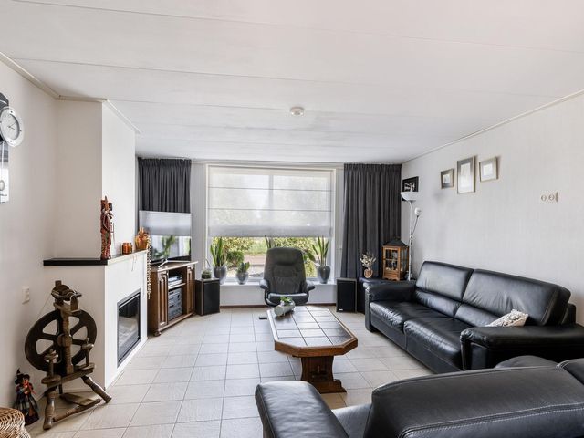 Dorpsweg 43, Oud-Vossemeer