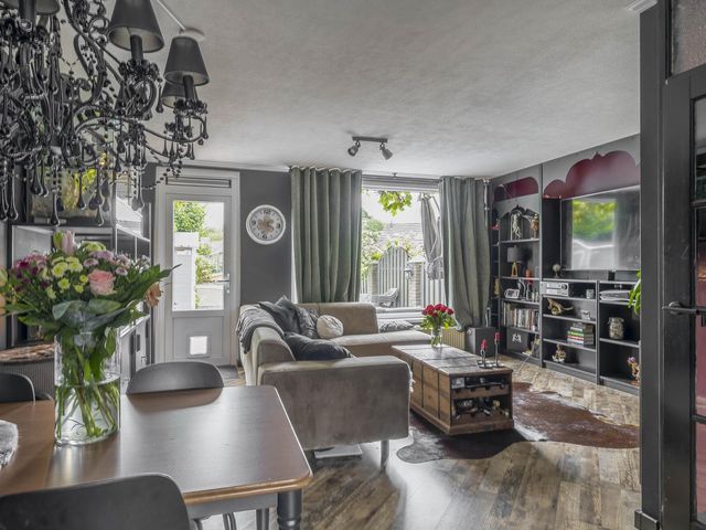Stuurboord 30, Rozenburg