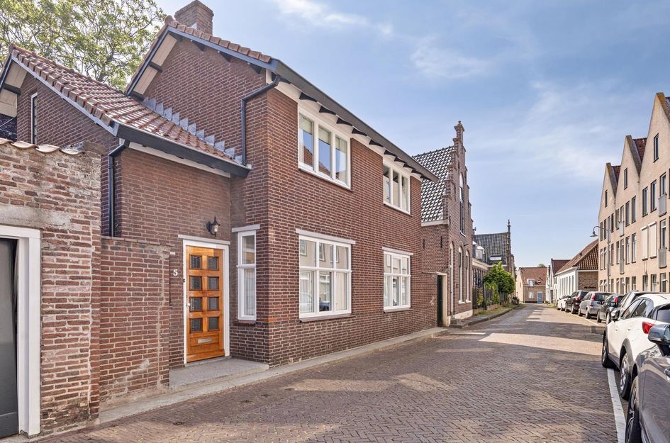 Manhuisstraat 5