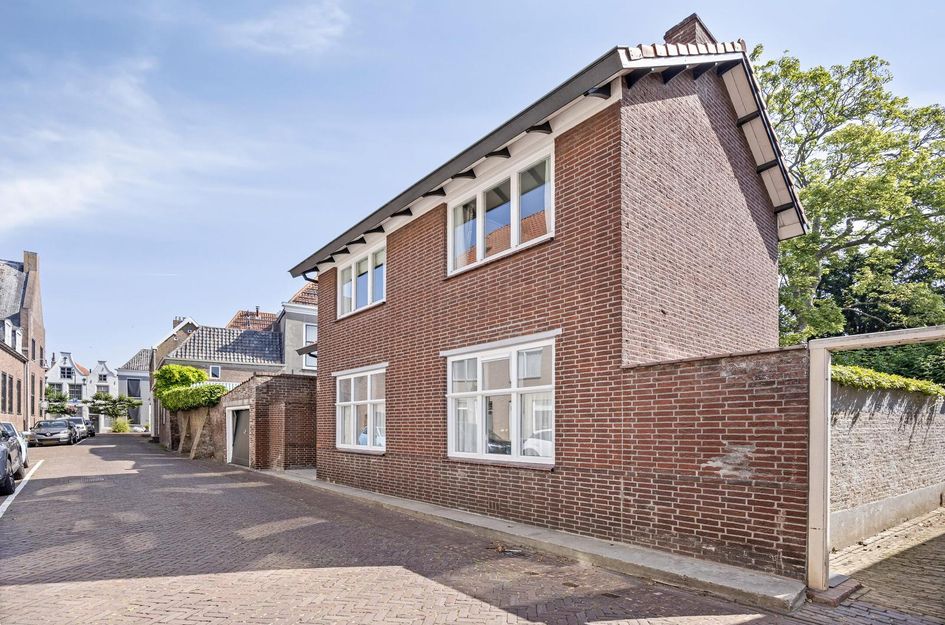 Manhuisstraat 5