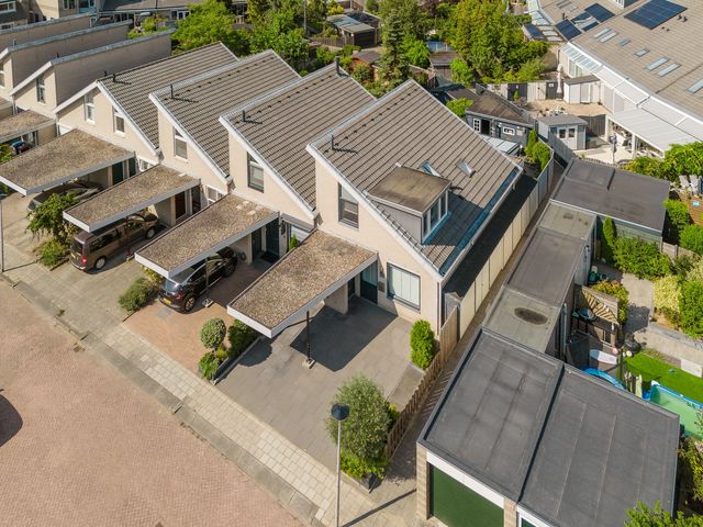 Rosa Spierstraat 2, Spijkenisse