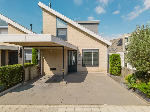 Rosa Spierstraat 2, Spijkenisse