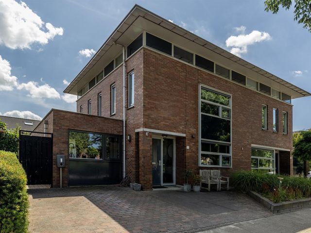 Meerwedesingel 15, Barendrecht