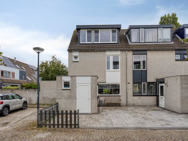 Etty Hillesumstraat 2, Leiden