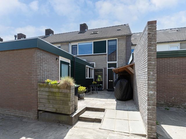 Domela Nieuwenhuisstraat 22, Papendrecht