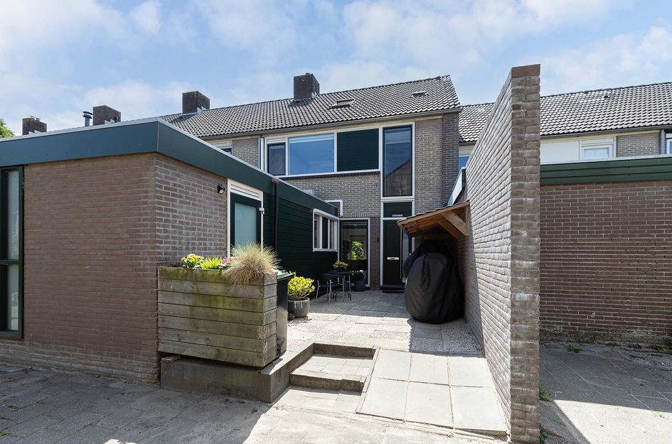Domela Nieuwenhuisstraat 22
