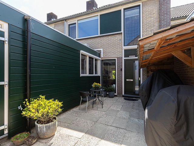 Domela Nieuwenhuisstraat 22, Papendrecht