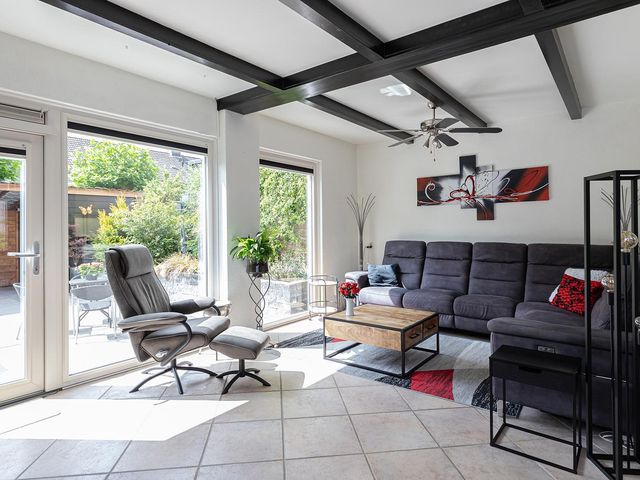 Domela Nieuwenhuisstraat 22, Papendrecht