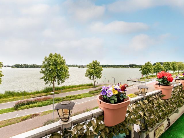 Urkwal 35, Almere