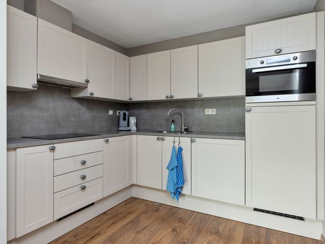 Palembangweg 8, Almere