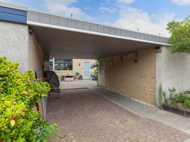 Delta 12, Lelystad