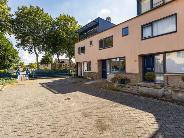 Van Ravesteyn-erf 255, Dordrecht