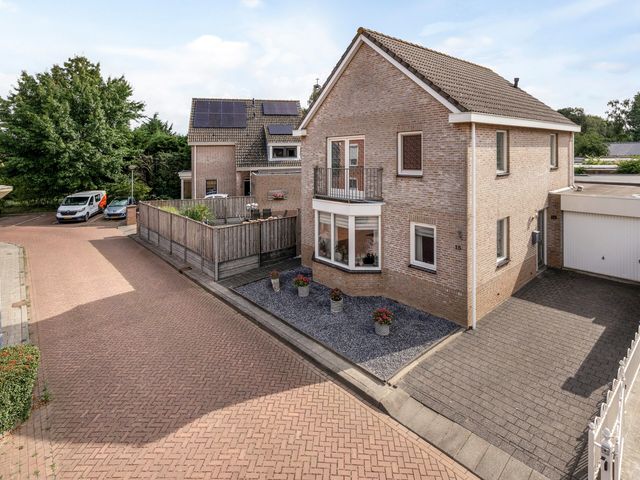 Beatrixstraat 15, Moerdijk