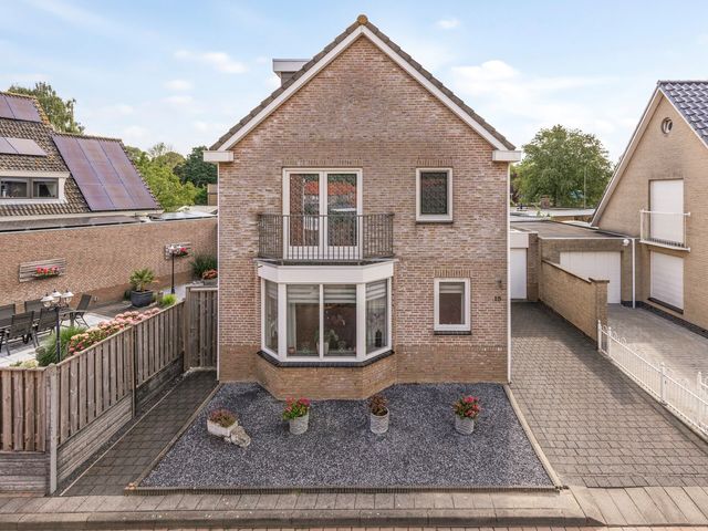 Beatrixstraat 15, Moerdijk
