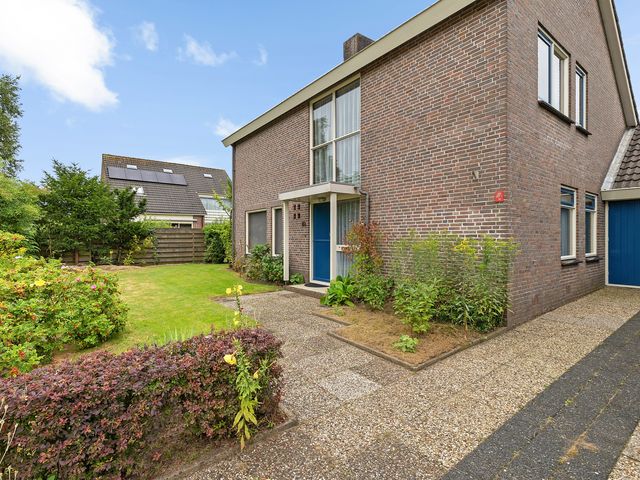 Waezenburglaan 88, Leek