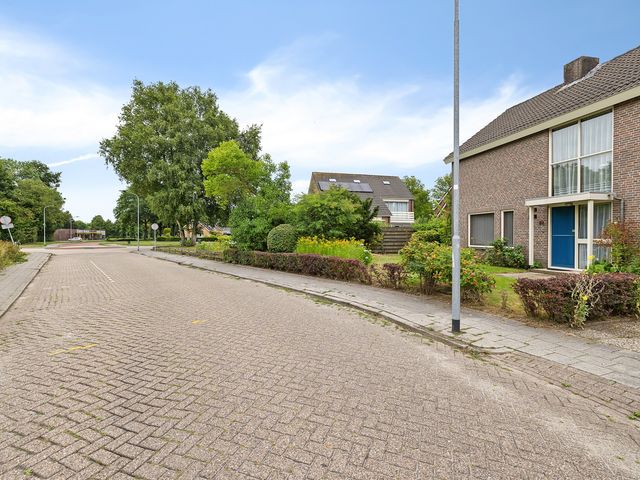 Waezenburglaan 88, Leek
