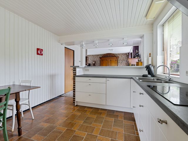 Waezenburglaan 88, Leek