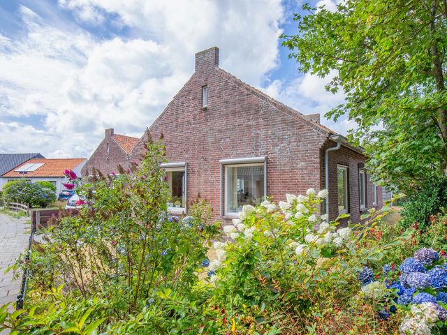 Burgerhoutstraat 6, Den Burg