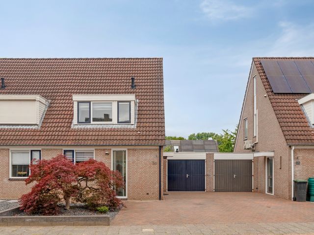 Van Der Beekstraat 30, Genderen