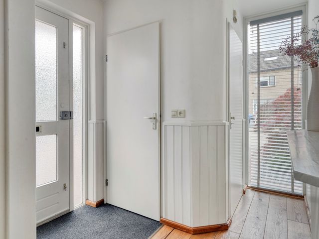 Van Der Beekstraat 30, Genderen