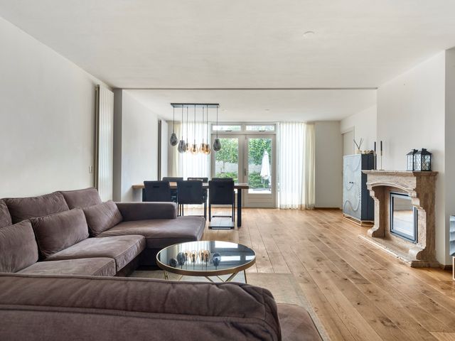Van Der Beekstraat 30, Genderen