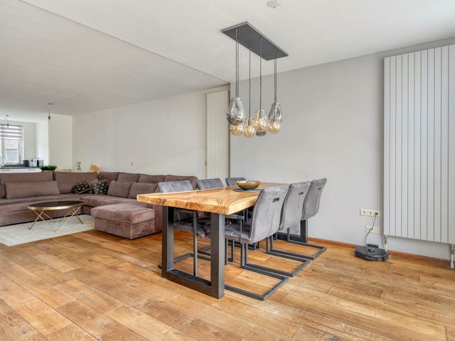 Van Der Beekstraat 30, Genderen