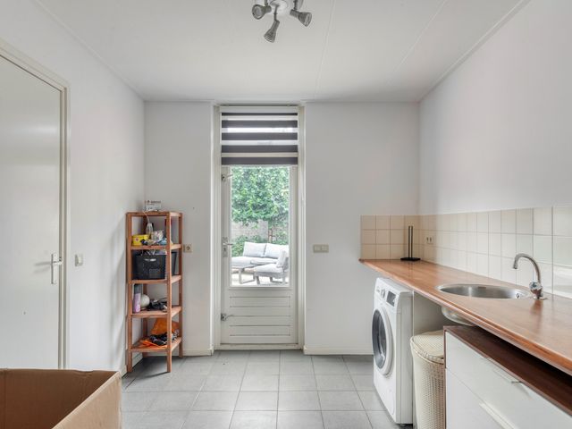 Van Der Beekstraat 30, Genderen