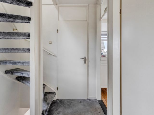Van Der Beekstraat 30, Genderen
