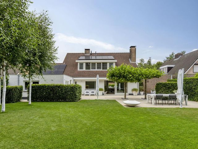 Smaragddijk 71, Roosendaal