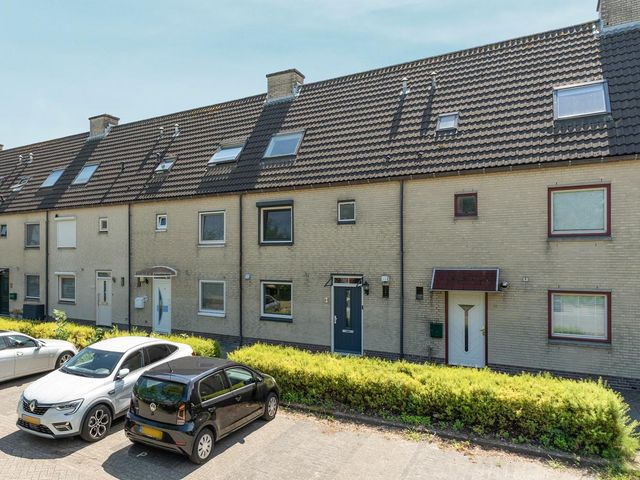 Sarsvenstraat 43, Almere
