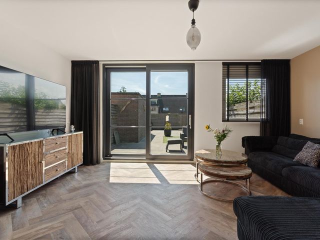 Sarsvenstraat 43, Almere
