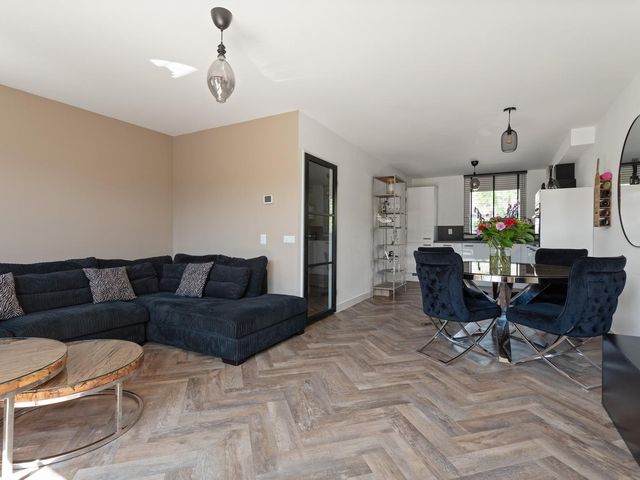Sarsvenstraat 43, Almere