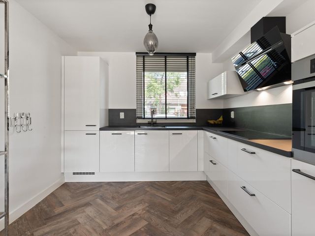 Sarsvenstraat 43, Almere