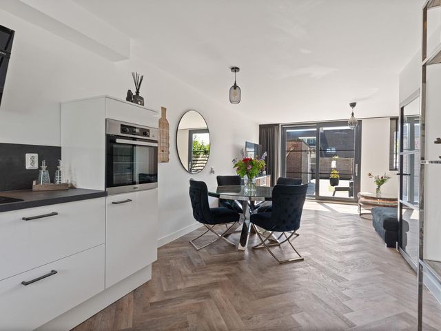 Sarsvenstraat 43, Almere