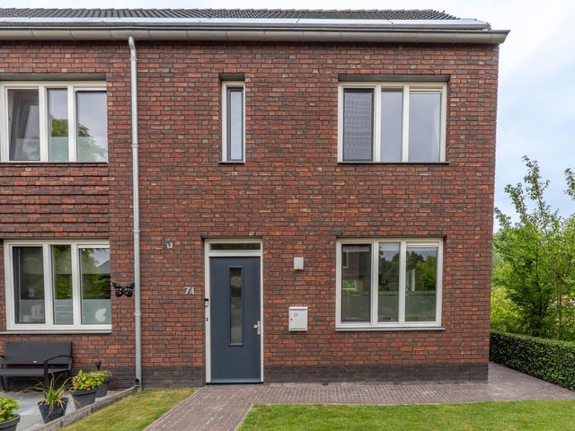 d'n Hof 74, Overloon