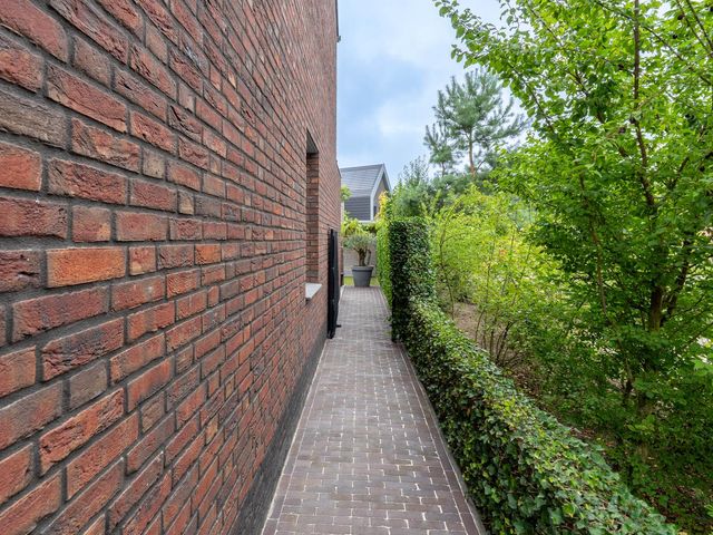 d'n Hof 74, Overloon