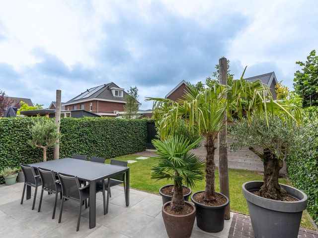 d'n Hof 74, Overloon
