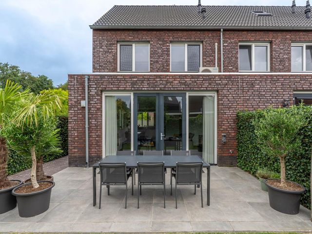 d'n Hof 74, Overloon