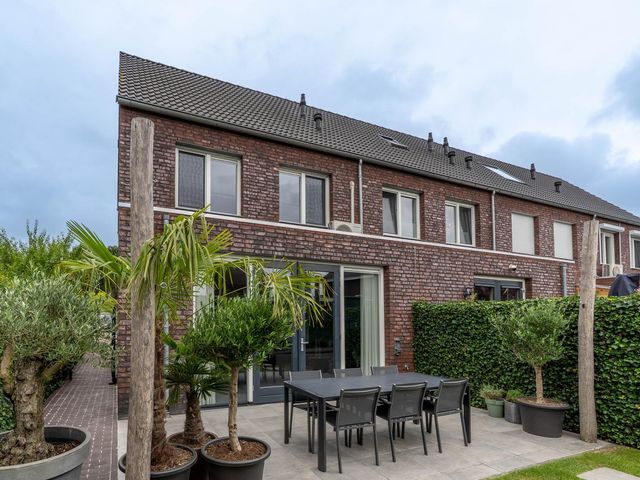 d'n Hof 74, Overloon
