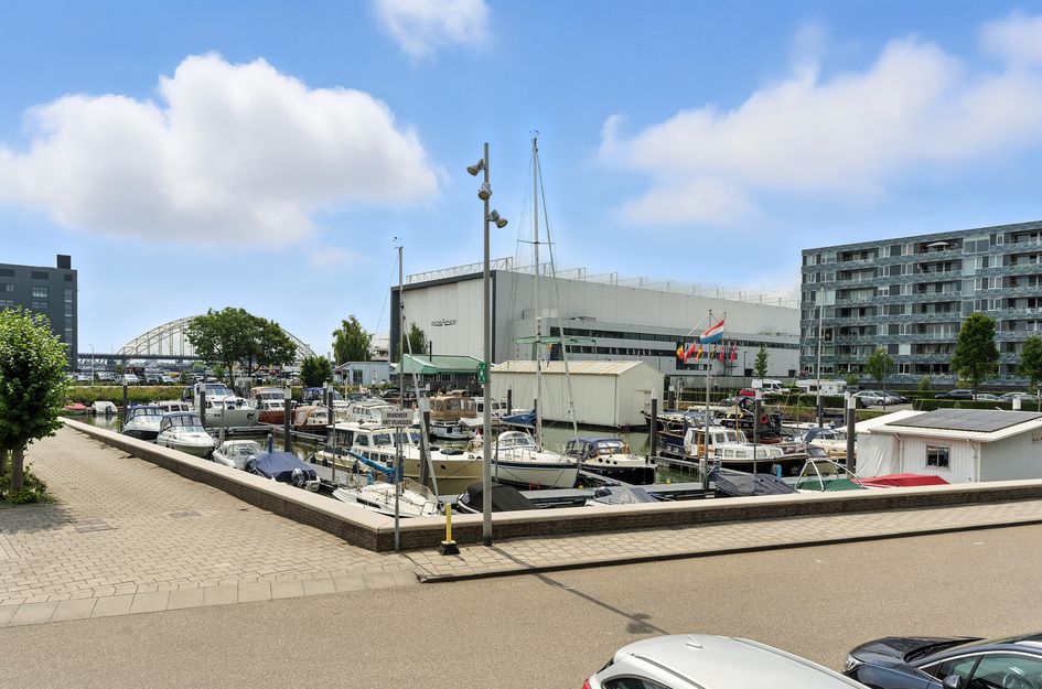 Raadhuisplein 17