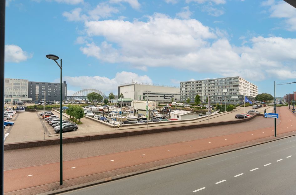 Raadhuisplein 17