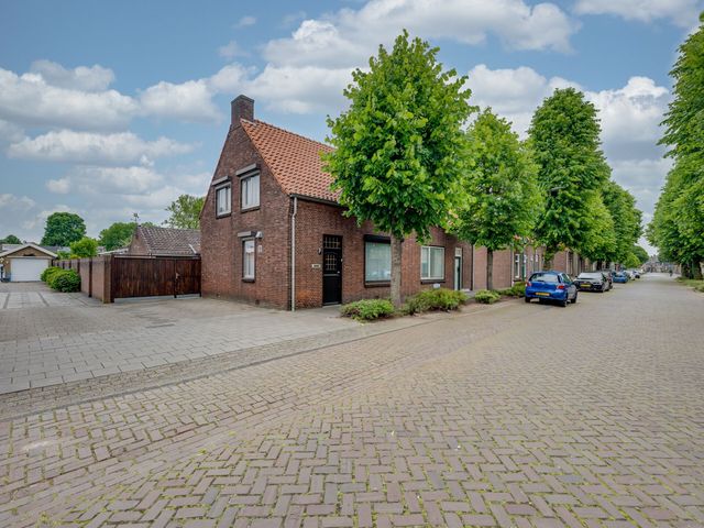 Pastoor Gillisstraat 98, Rijen